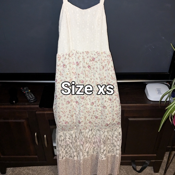 Dresses - Picture 6 of 13